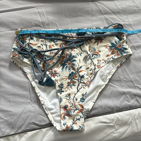 Tranquility Seaweed Cross Back Top & Tassel Tie‎ Bikini Medium white/blue floral - Picture 10 of 12